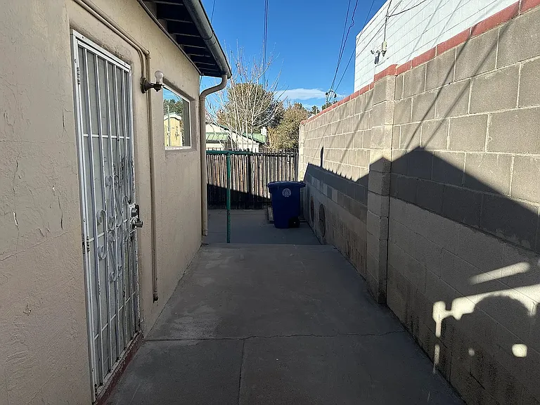 208 University Blvd SE — Photo 11