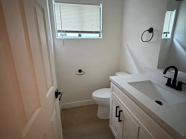 14328 Addison St #5 — Photo 9