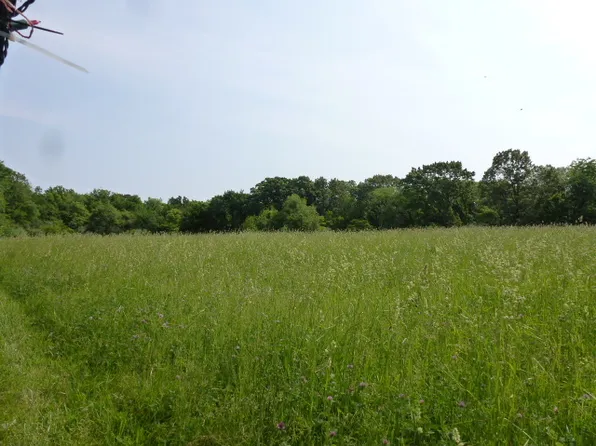 12427 Middle Creek Rd, Clinton, IL 61727