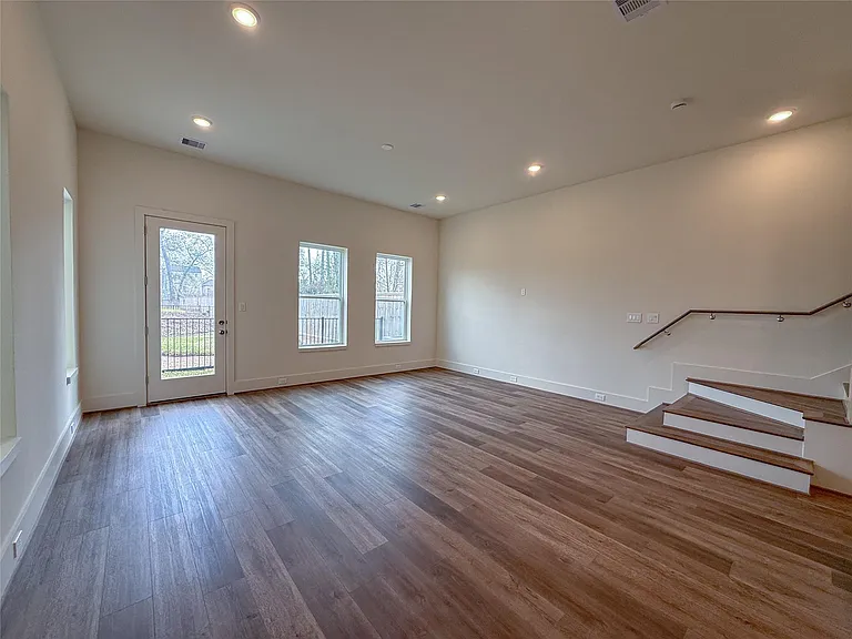 879 Rachel St #F — Photo 4