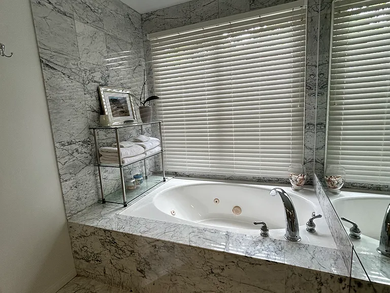 5537 Bellevue Ave — Photo 12