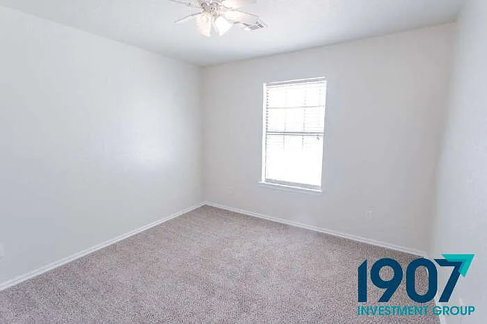 501 Madeline Ln — Photo 26