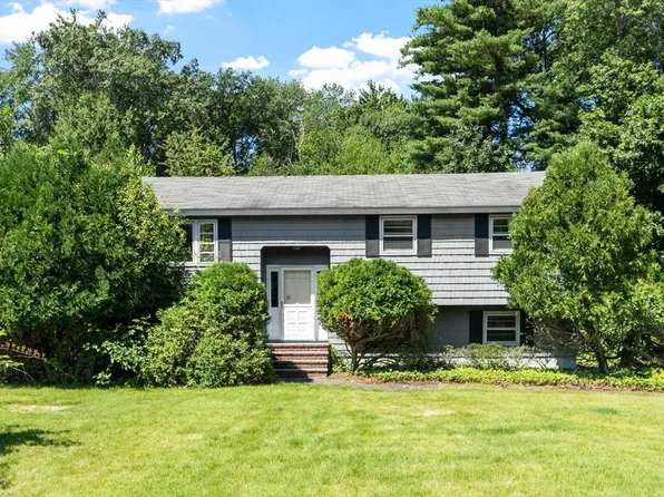 190 Deering Dr, Tewksbury, MA 01876