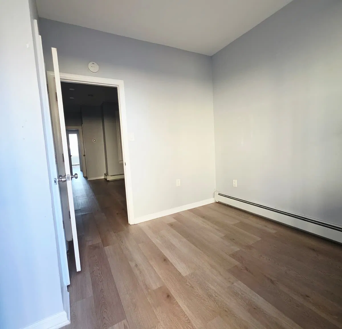3 bed, 1000 sqft, $2,350 — Photo 4