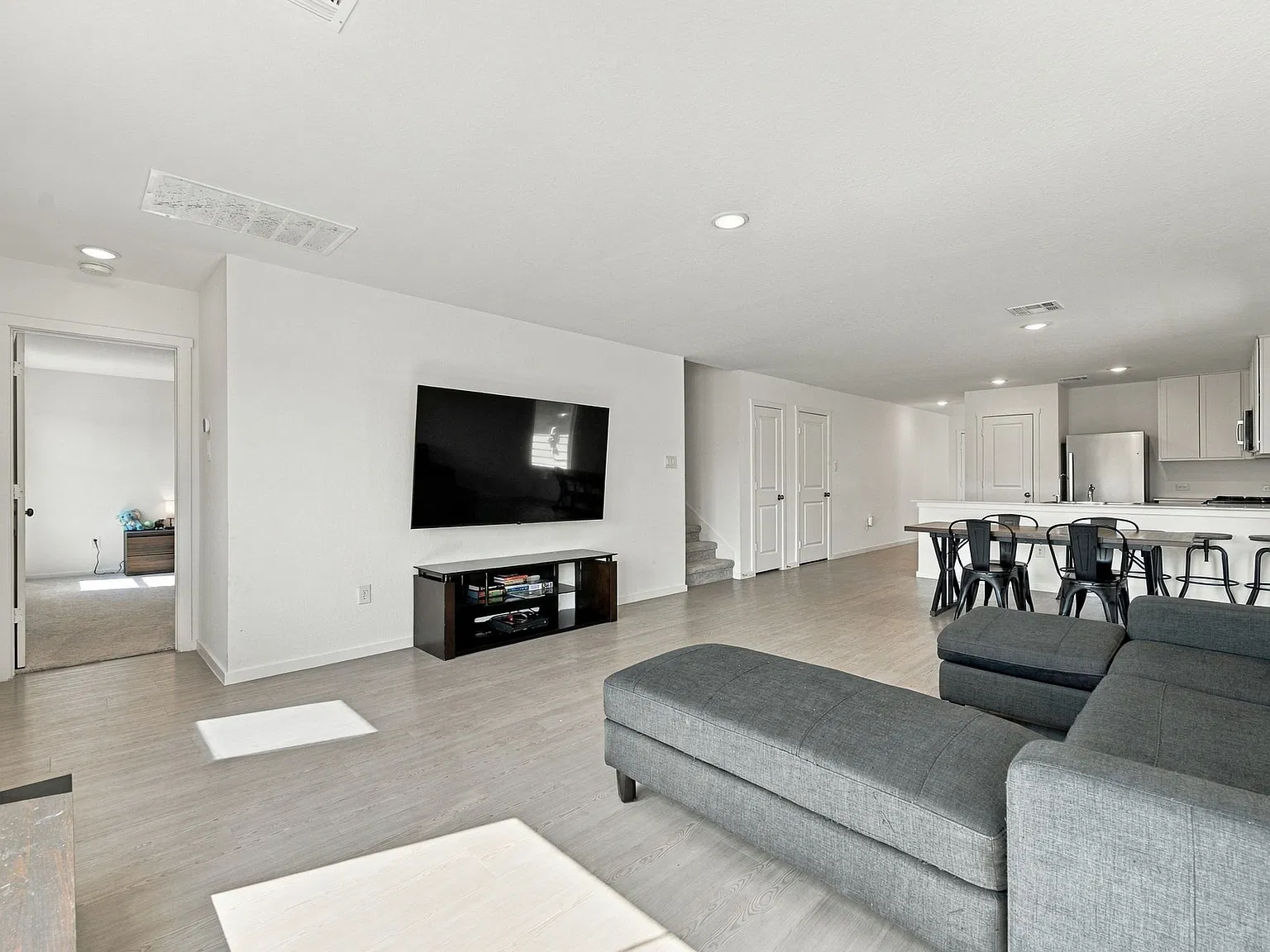 4 bed, 2.5 bath, 1885 sqft, $1,650 — Photo 3