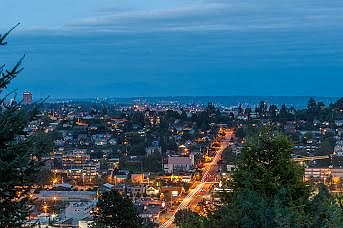 looking at Dravis on Queen Anne