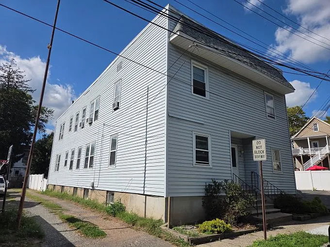 10-12 Lois Pl #1L