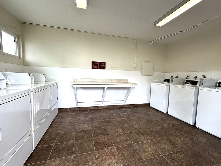 210 Quintard St — Photo 17