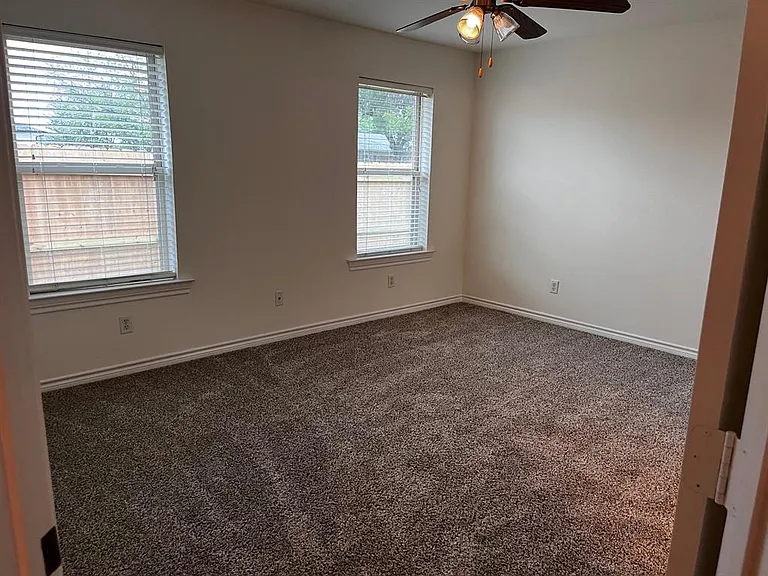 315 College Ave — Photo 15