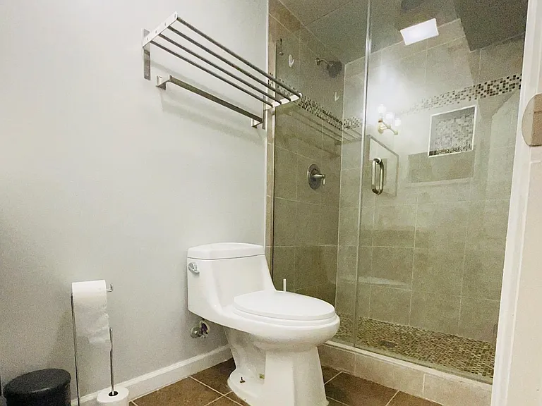 2605 Hamlin St NE — Photo 8