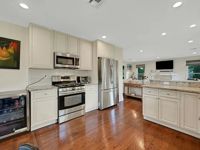 81 Riverview Ave — Photo 8