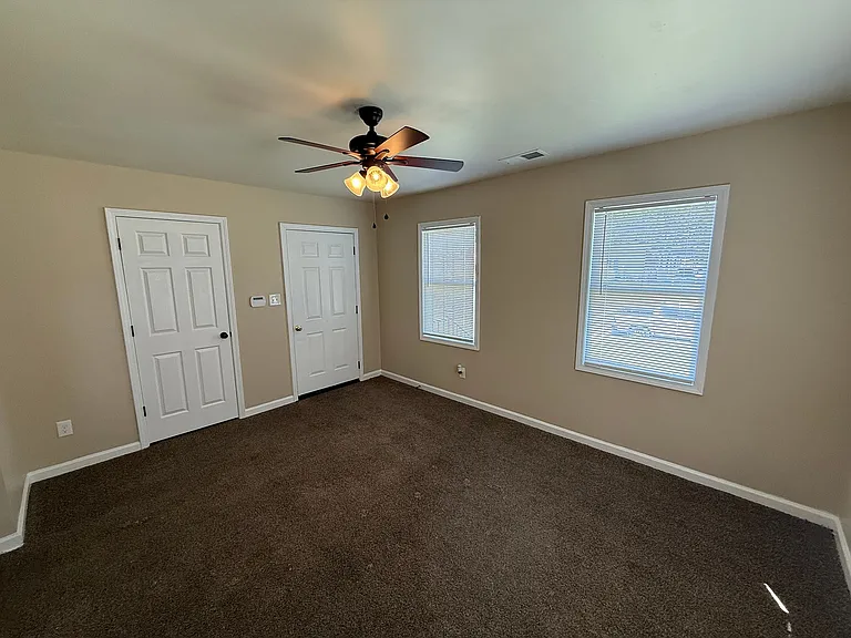 1063 Springdale St — Photo 12