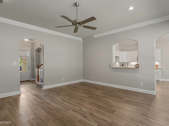 4th image of 8128 Myrtlewood Rd