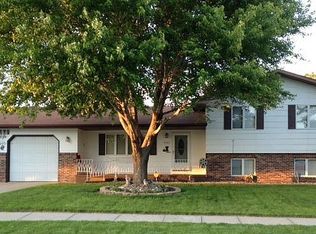 3207 Knights Rd, Grand Island, NE 68803