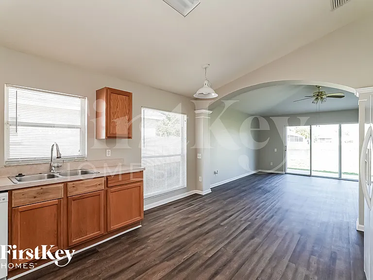12430 Midpointe Dr — Photo 5