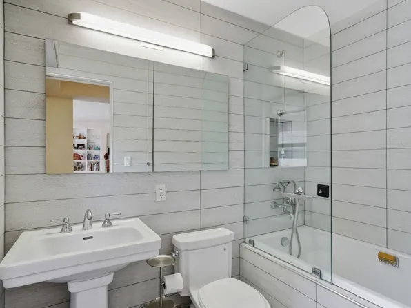 1065 Park Avenue image 7 of 7