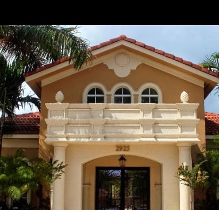 1st image of 1311 Villa Cir