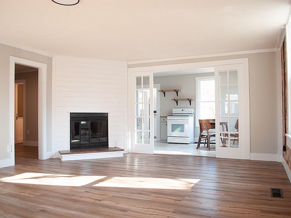 5th image of 203 S Martin St