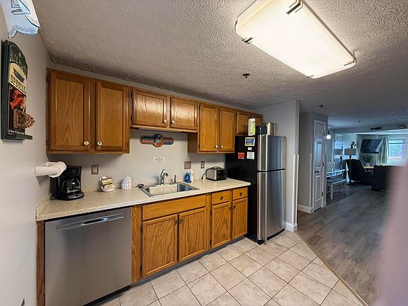 4th image of 1373 Post Road #12B