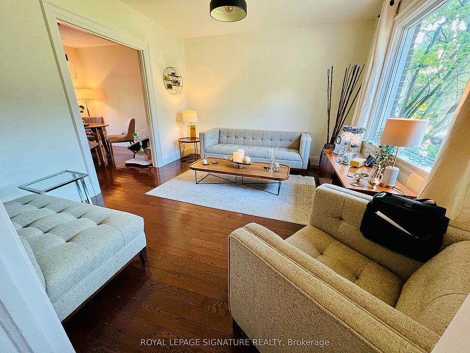 1st image of 372 Roehampton Ave