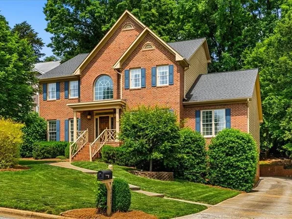 6402 Westwind Dr, Greensboro, NC 27410