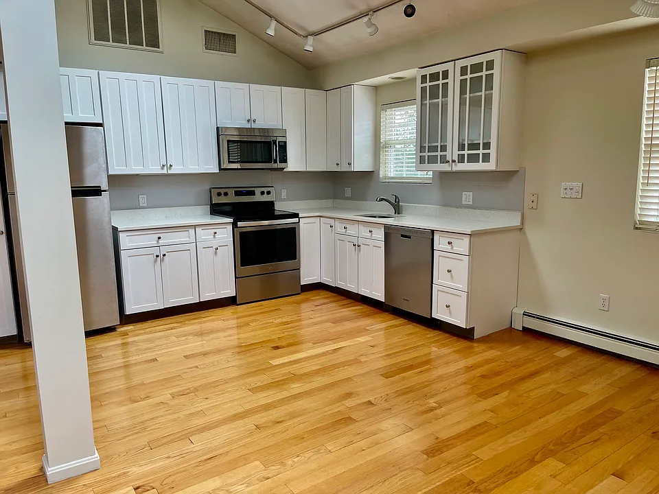 16 Summer Ave #23