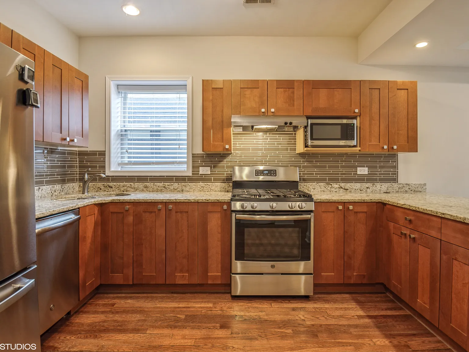 3 bed, 2000 sqft, $3,250 — Photo 4
