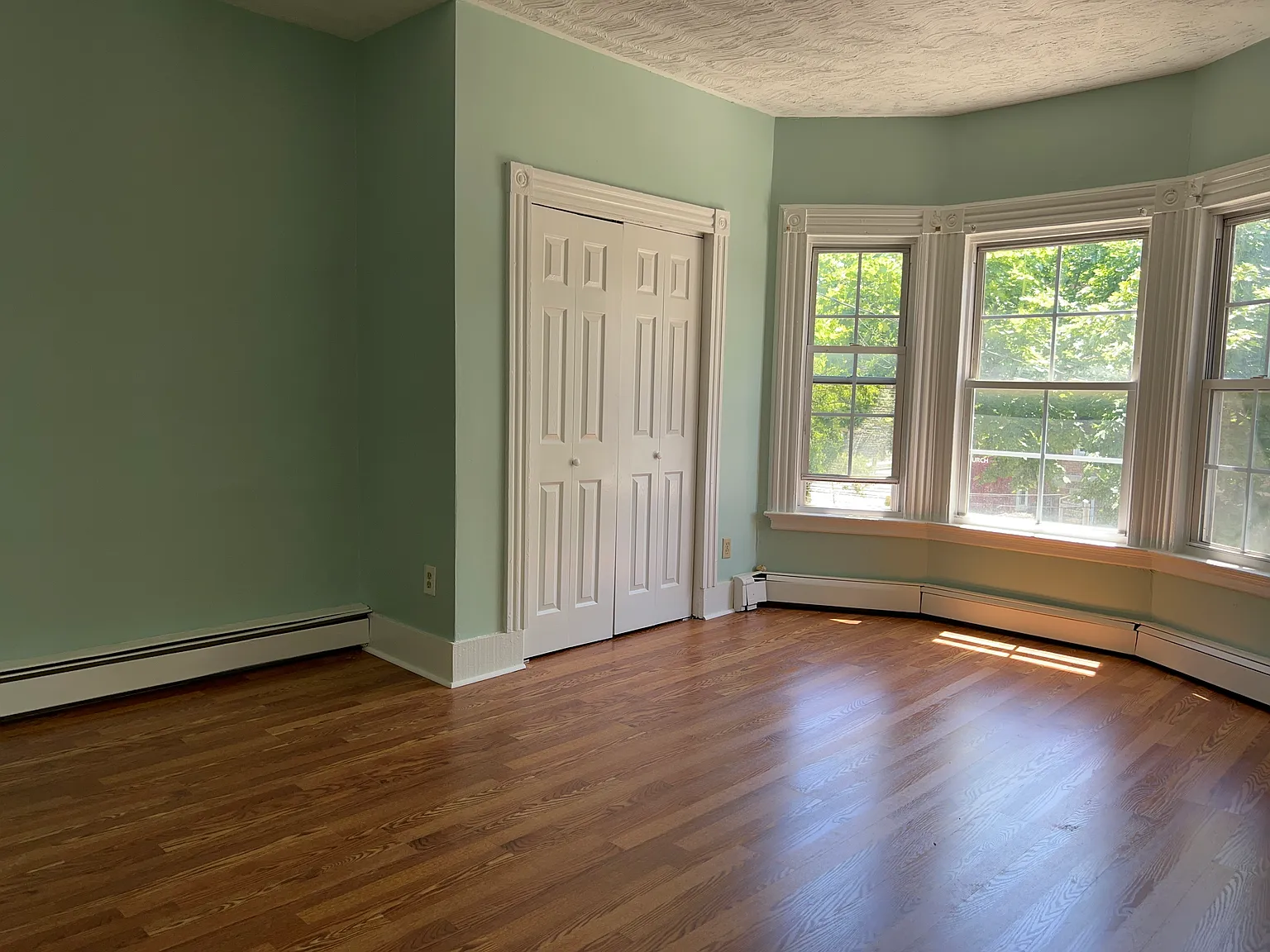 3 bed, 1489 sqft, $2,400 — Photo 2