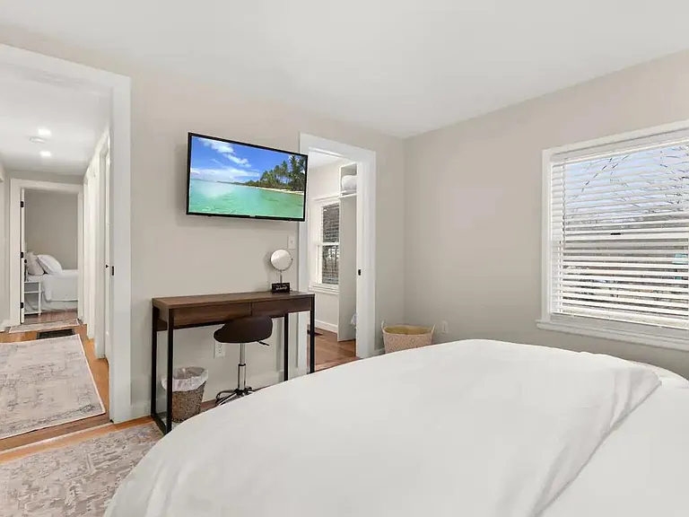 29 Versailles Ave — Photo 28