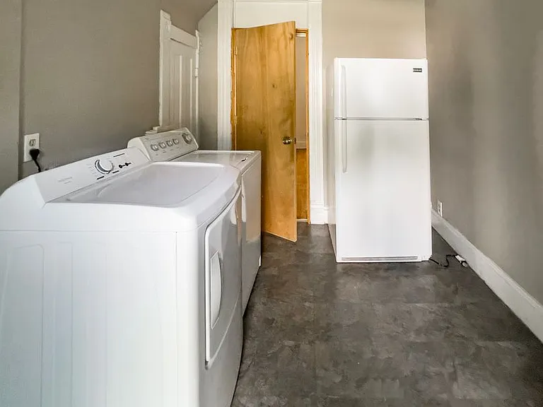 812 W University Ave — Photo 6