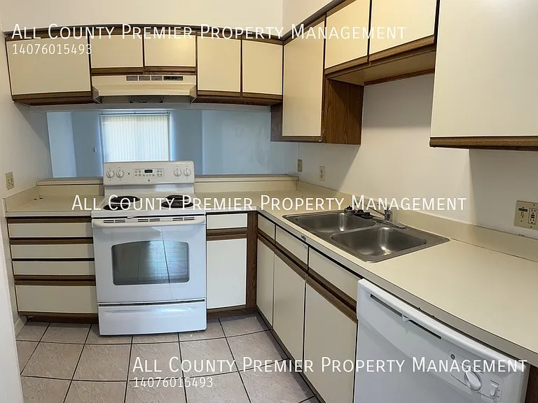 2021 Caribbean Dr S — Photo 4