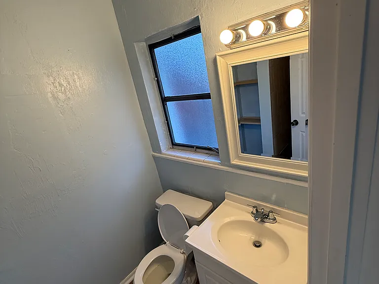 214 Graham St — Photo 10