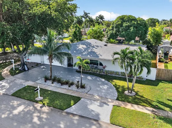 8800 NW 5th Street, Pembroke Pines, FL 33024