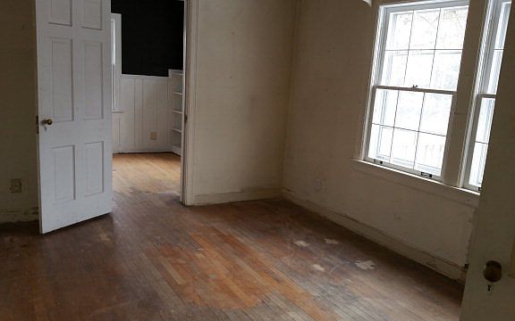 4th image of 105 Greenbrier Ave