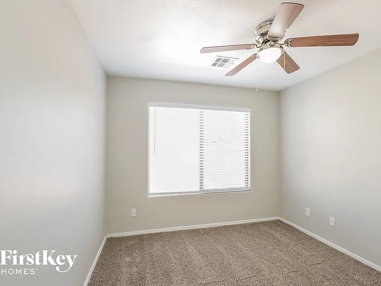 7017 N 77th Dr — Photo 12