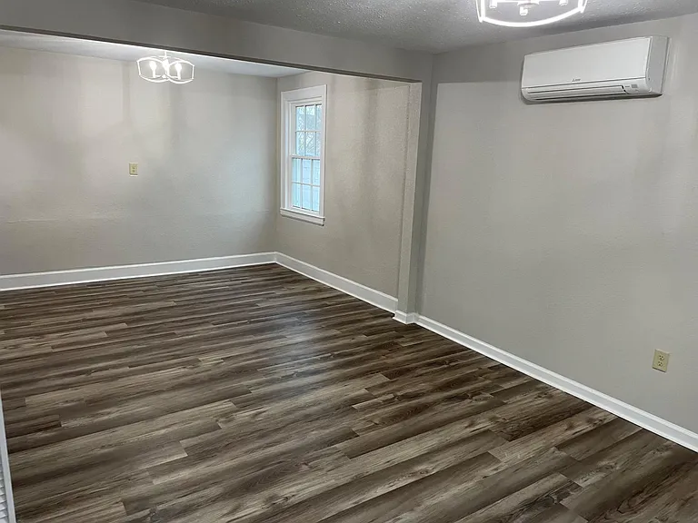 10377 Warwick Blvd — Photo 3