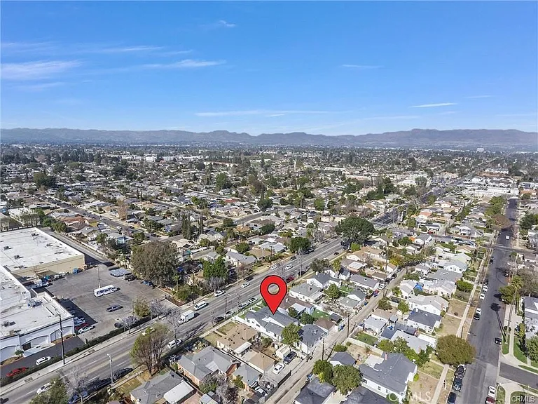 6902 Corbin Ave — Photo 9