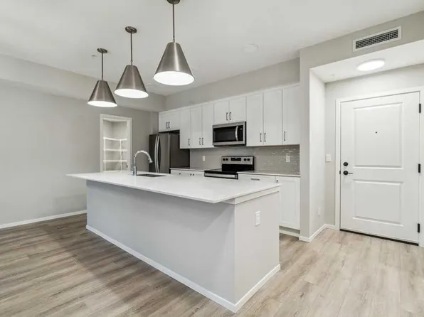 140 Mahogany St S #106, Calgary, AB T3M 2R2