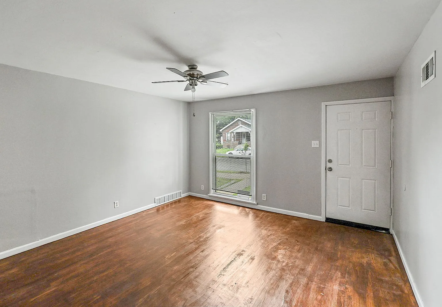 2 bed, 1.0 bath, $1,100 — Photo 3
