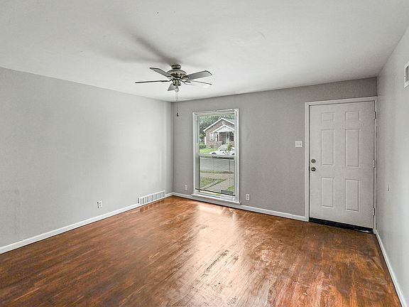 3rd image of 4238 California Ave