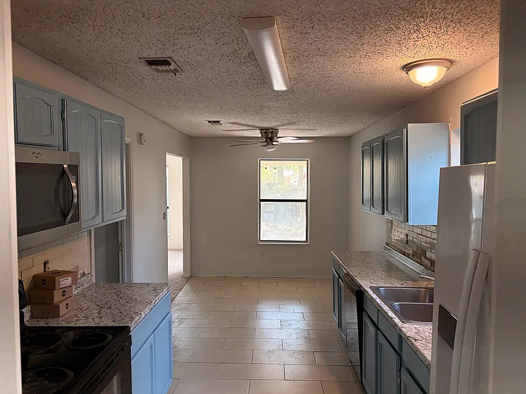 405 Birdsong Ln — Photo 6