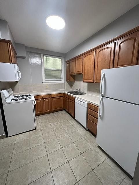 1st image of 625 Powell St APT 23