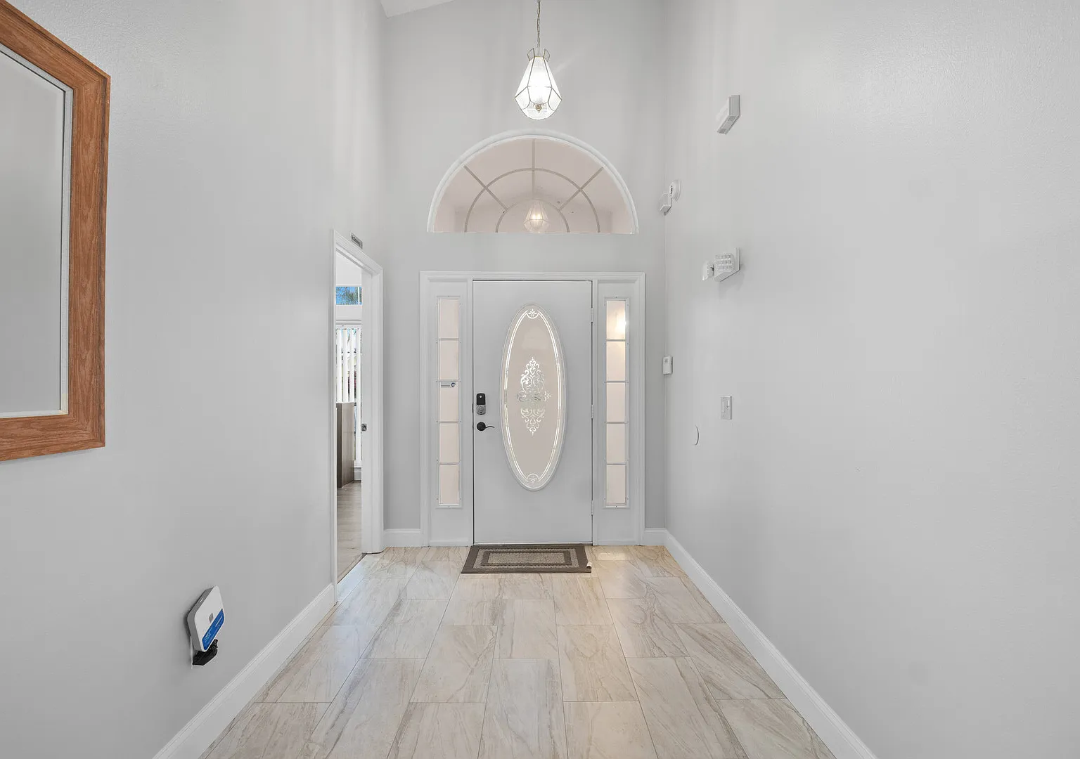 Beautiful 5BR Pool Home Close to Theme Parks — Photo 3