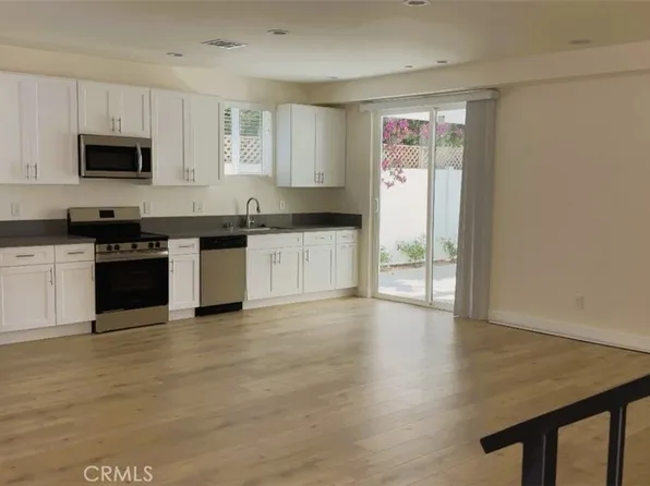 6851 N De Celis Pl, Van Nuys, CA 91406