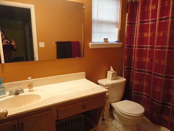 2nd image of 117 River Oaks Dr