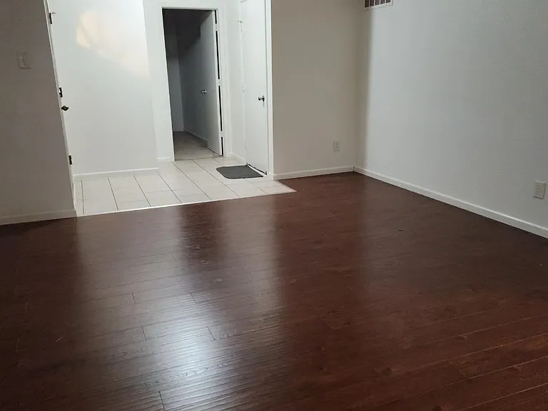 1626 Carriage Cir — Photo 6