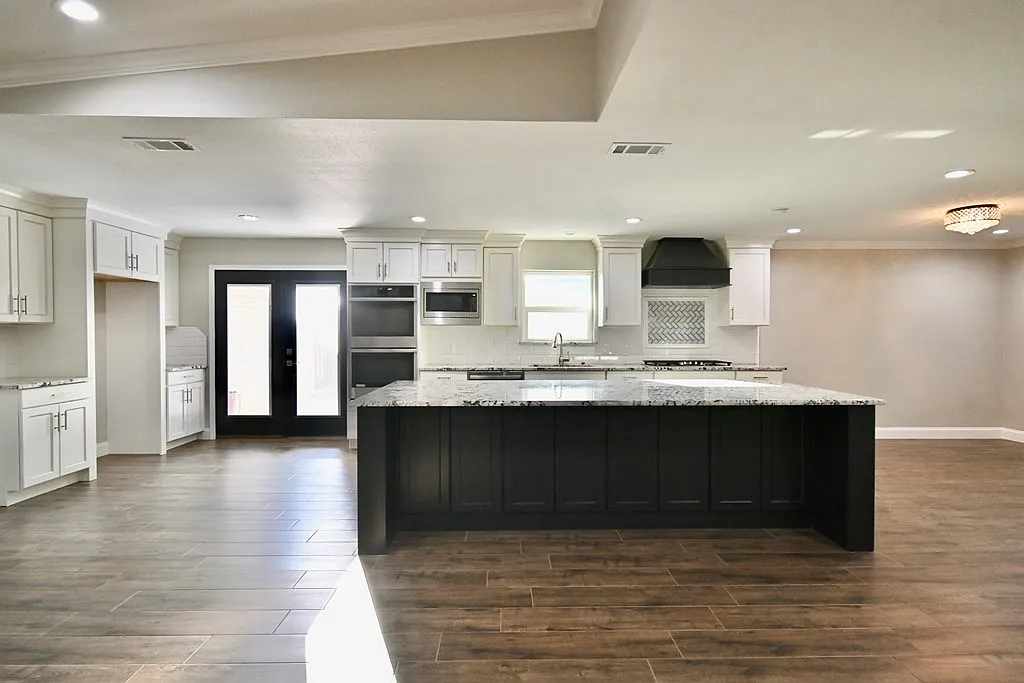 5 bed, 3.5 bath, 3134 sqft, $4,200 — Photo 3