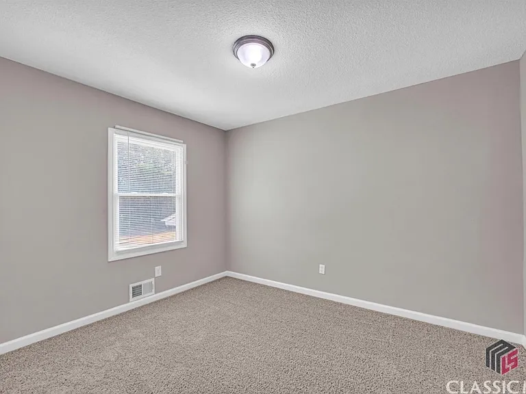 316 Davis Ave — Photo 8