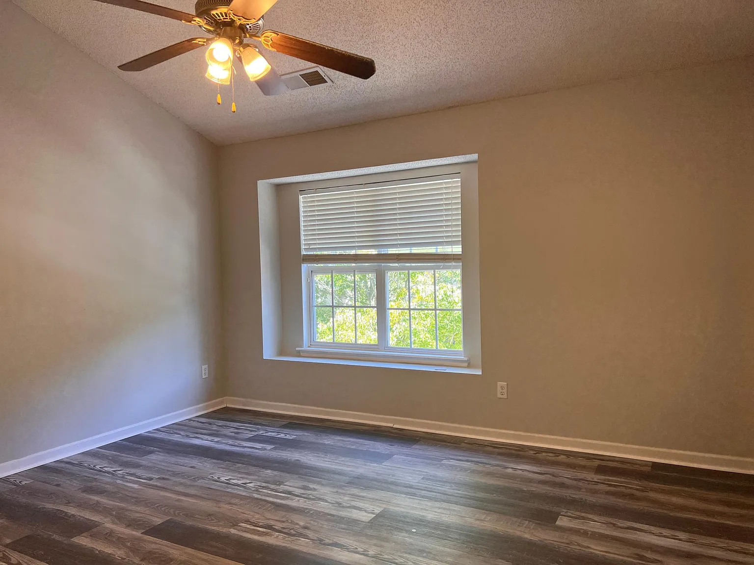2 bed, 1415 sqft, $1,700 — Photo 4