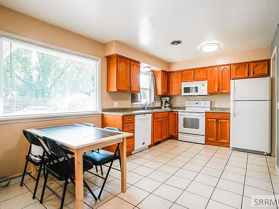 5th image of 330 Barlow Dr